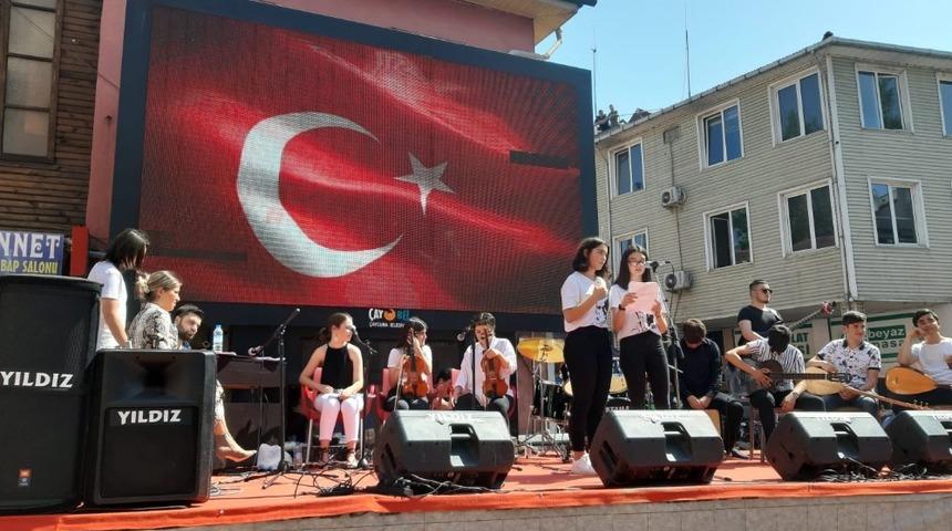 Liselerin yılsonu etkinlikleri ilgi gördü