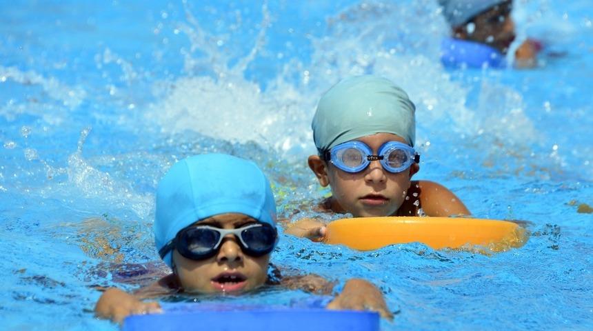 B&uuml;y&uuml;kşehir&rsquo;in y&uuml;zme kursu kayıtları başladı