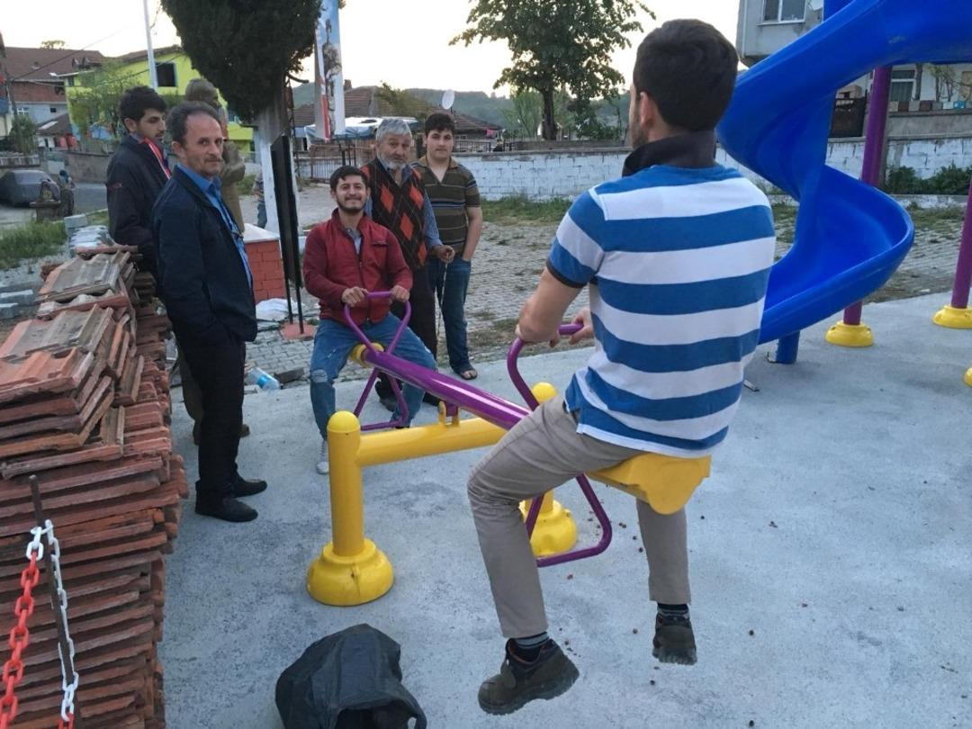 Cenk Eren, s&ouml;z verdiği parkı yaptırdı