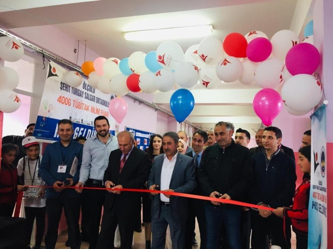 Kars &Ouml;l&ccedil;&uuml;l&uuml; Ortaokulu TUBİTAK 4006 Bilim Fuarı&rsquo;nın a&ccedil;ılışı yapıldı