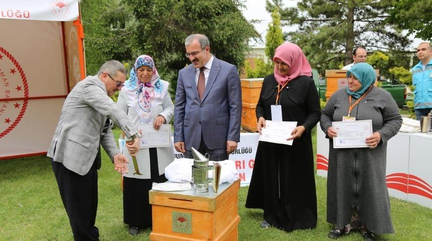 K&uuml;tahya&rsquo;da arıcılığa 1 milyon 470 bin TL hibe