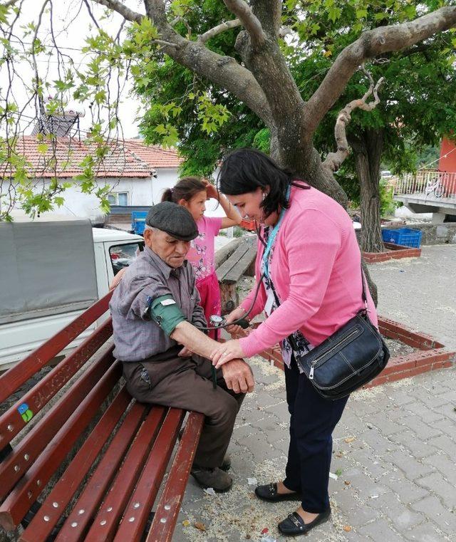 Sağlık ekipleri tansiyon konusunda vatandaşı uyardı