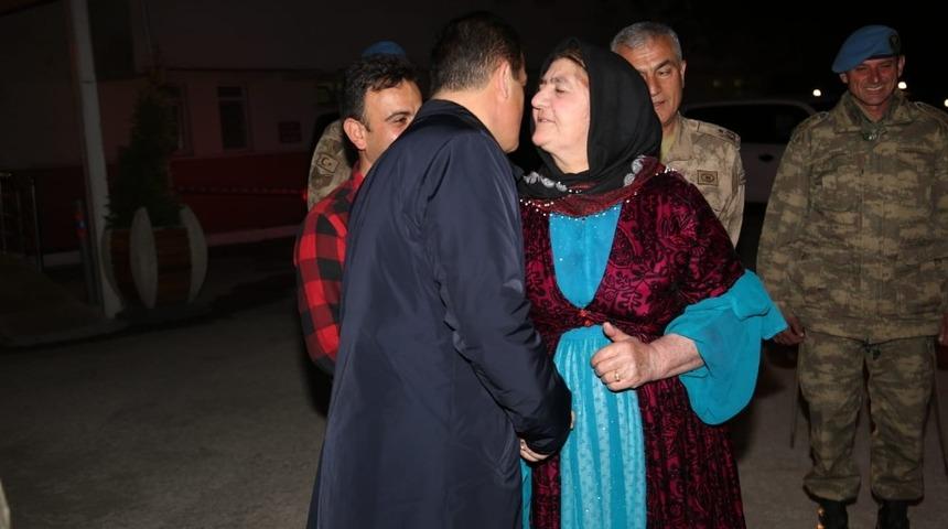 Şehit ailesi makam aracıyla evine bırakıldı