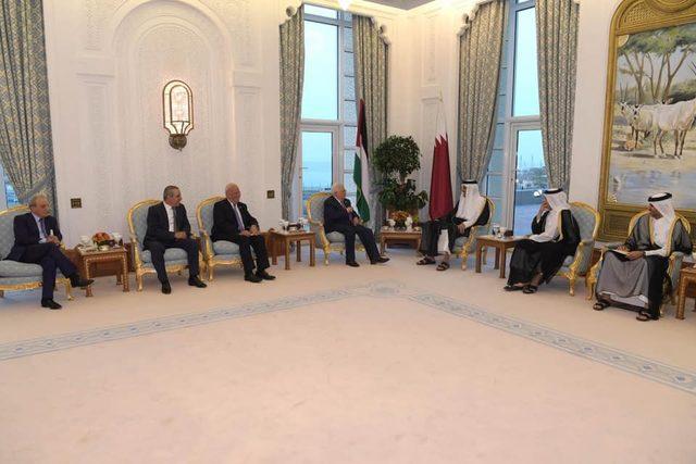 Filistin Devlet Başkanı Abbas Doha’da Katar Emiri ile görüştü