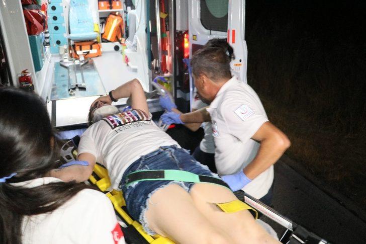 Adana'da can pazarı! Taklalar atıp şarampole uçtular G2