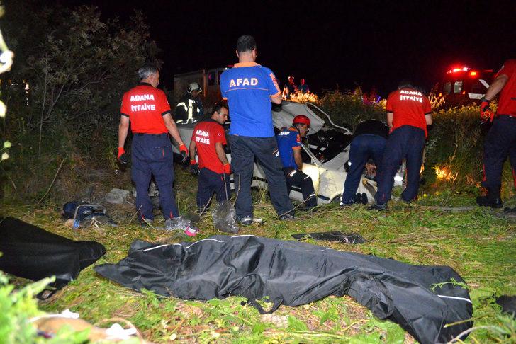 Adana'da can pazarı! Taklalar atıp şarampole uçtular G4