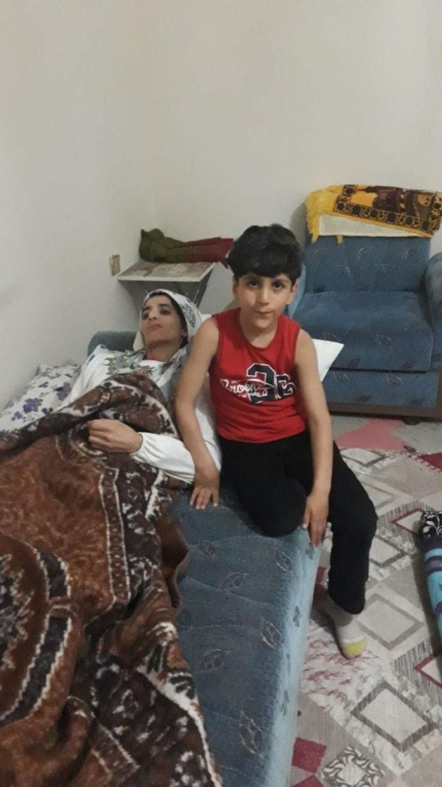 Sosyal medya fenomeni &rsquo;Vanlı Amcan&rsquo;, ihtiya&ccedil; sahibi olan ailelerin yardımına koşuyor 1