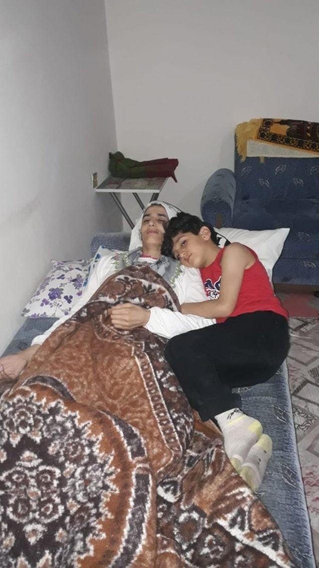 Sosyal medya fenomeni &rsquo;Vanlı Amcan&rsquo;, ihtiya&ccedil; sahibi olan ailelerin yardımına koşuyor 2