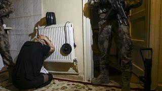 Son dakika: Vize dolandırıcılarına 8 ilde dev operasyon!