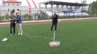 Lise öğrencilerinin ilk yerli roketi fırlatma denemesi başarılı oldu