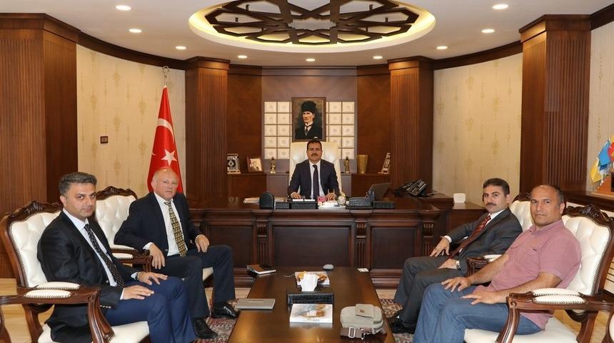 &Ouml;ğretim &uuml;yelerinden Vali Akbıyık&rsquo;a ziyaret