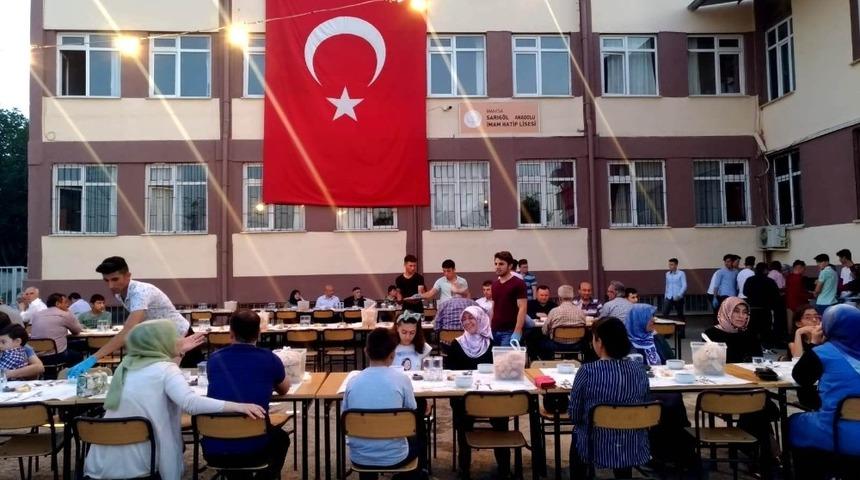 Sarıg&ouml;l&rsquo;de anlamlı iftar yemeği