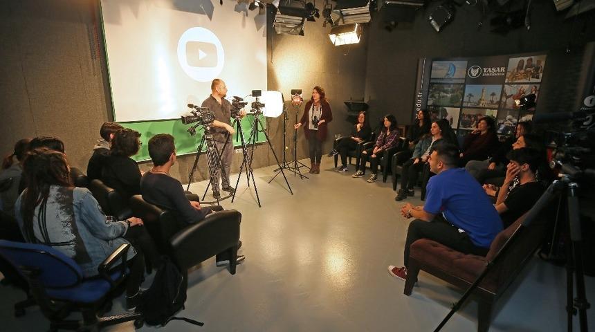 Gen&ccedil;lerin yeni trendi Youtuber&rsquo;lık i&ccedil;in eğitim
