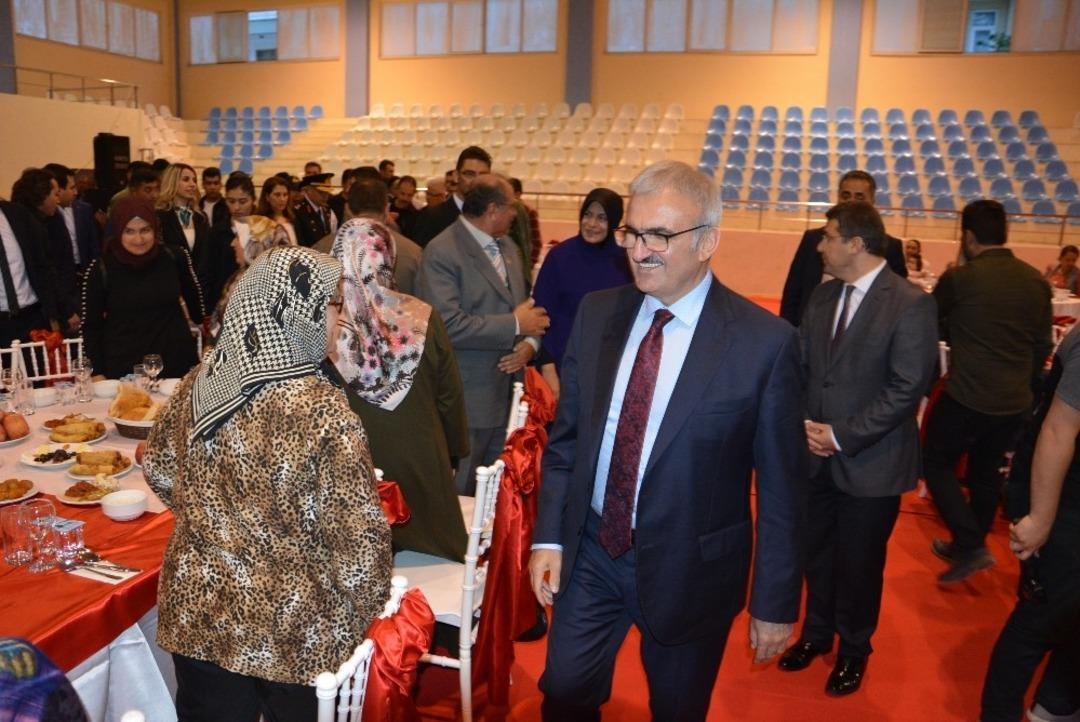 Vali Karaloğlu&rsquo;ndan,Korkuteli&rsquo;de şehit aileleri ve gazi yakınlarıyla iftar