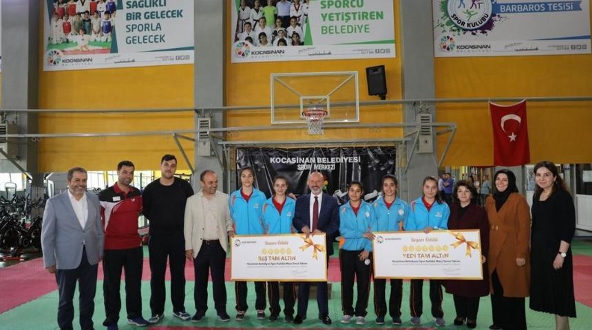 Başkan &Ccedil;olakbayrakdar, sporcuları &ouml;d&uuml;llendirdi