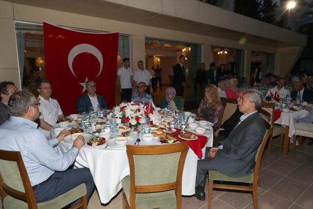 Polisevinde şehit ve gazi aileleri onuruna iftar yemeği düzenlendi