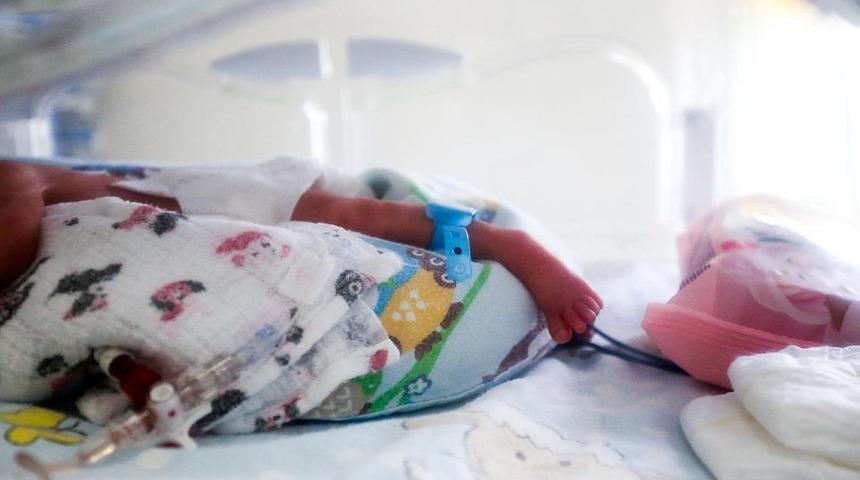 Altız bebek doğurdu 4,7 milyarda bir ihtimali ger&ccedil;ekleştirdi