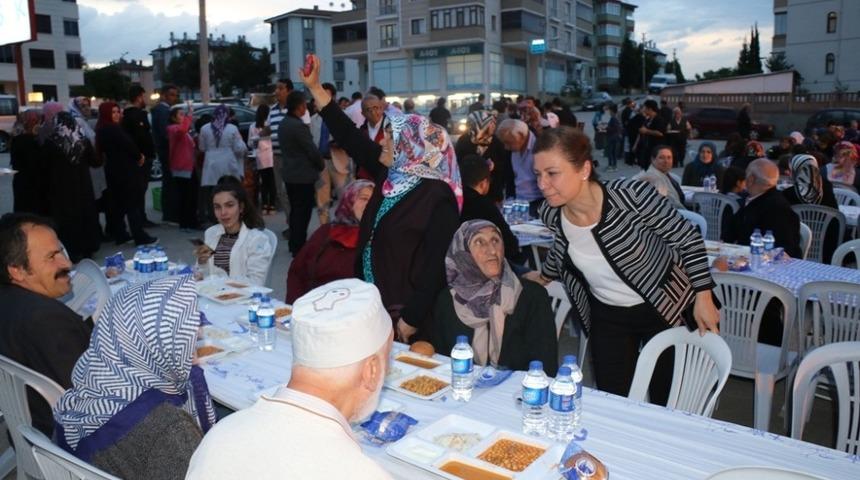 Mahalle iftarları Emek Mahallesi ile devam etti