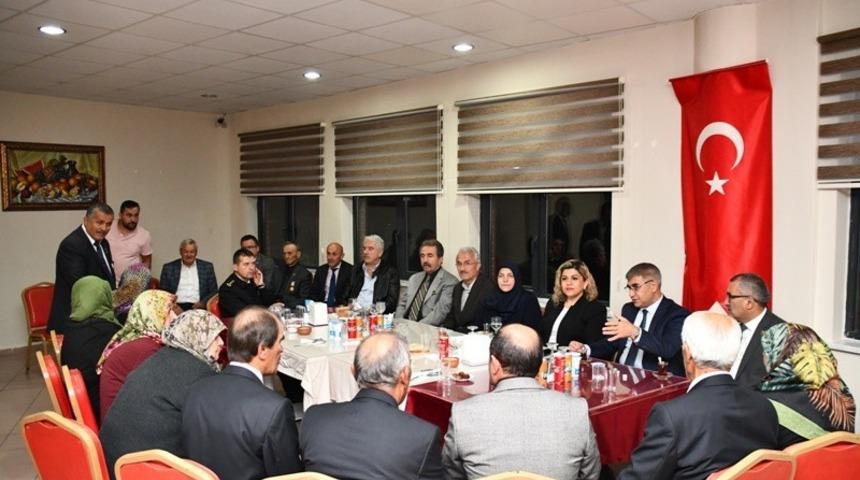 Vali G&uuml;rel, şehit aileleri ve gazilerle bir araya gelmeye devam ediyor