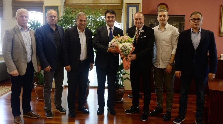 Profesyonel Futbolcular Derneği&rsquo;nden D&uuml;ndar&rsquo;a ziyaret