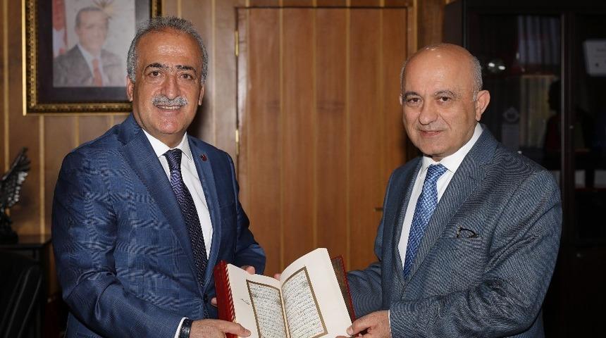 Prof. Dr. &Ccedil;omaklı: &ldquo;Toplumla kaynaşma s&uuml;recini başarıyla y&uuml;r&uuml;t&uuml;yoruz&rdquo;