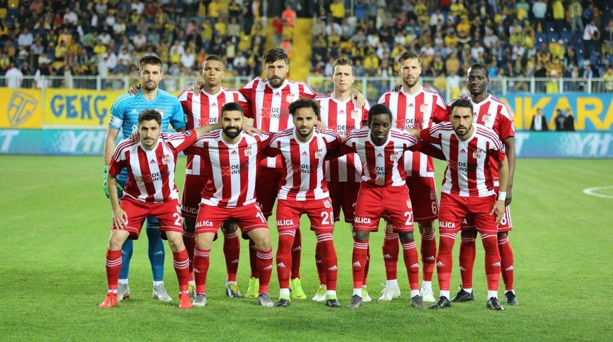 Demir Grup Sivasspor'da 12 oyuncunun sözleşmesi bitiyor