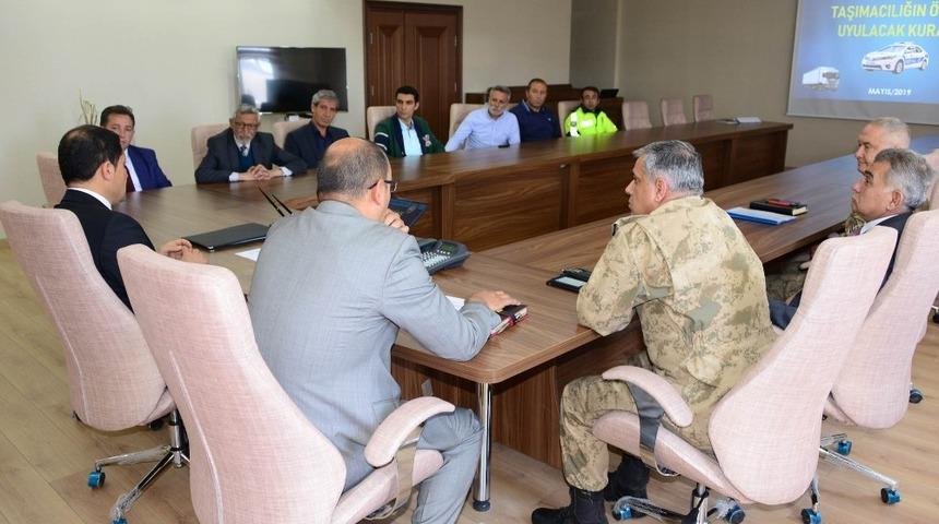 Vali Mustafa Masatlı, başkanlığında otobüs firması yetkilileri ile toplantı yapıldı