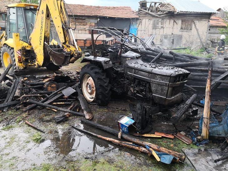 Bolu’da çıkan yangın traktör ve odunluğu küle döndürdü G2