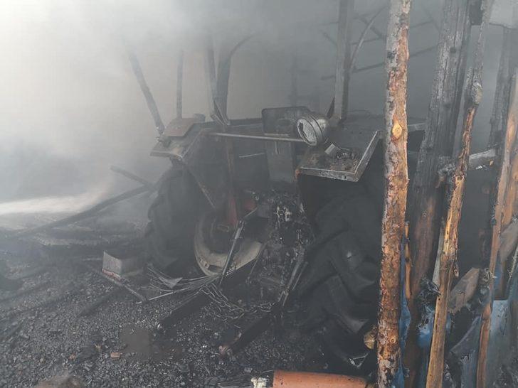 Bolu’da çıkan yangın traktör ve odunluğu küle döndürdü G3