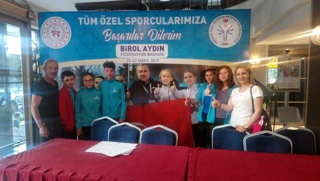 Burhaniye’de özel sporcular Türkiye Şampiyonu oldu