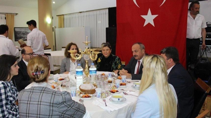 Şehit aileleri ve gaziler onuruna iftar