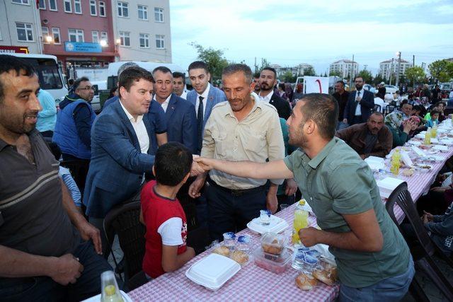 Belediye Başkanı Dinçer vatandaşla iftarda buluştu