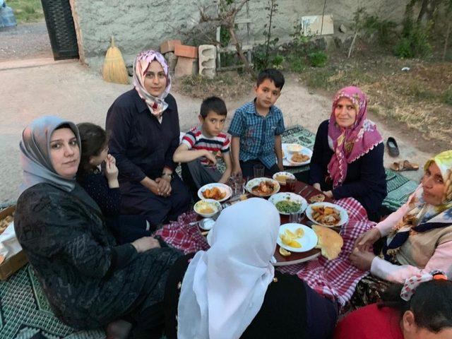 AK Kadınlar’dan iftar programı