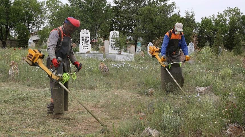 Konya’da bin 614 mezarlık bayram ziyaretlerine hazırlanıyor