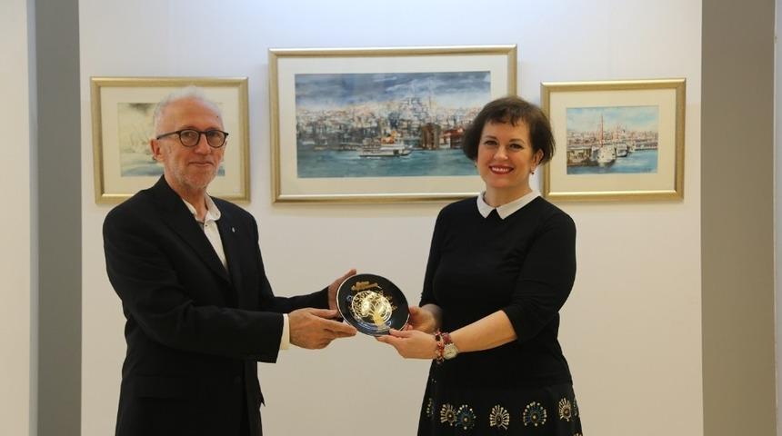 İstanbul&rsquo;a resimlerle yolculuk