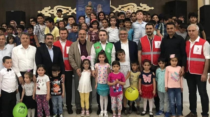 Yetimler iftarda bir araya geldi