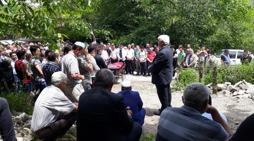 Ardahan&rsquo;da ki taş ocağında &ouml;len gen&ccedil; toprağa verildi