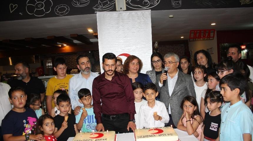 T&uuml;rk Kızılayı yetimleri unutmadı