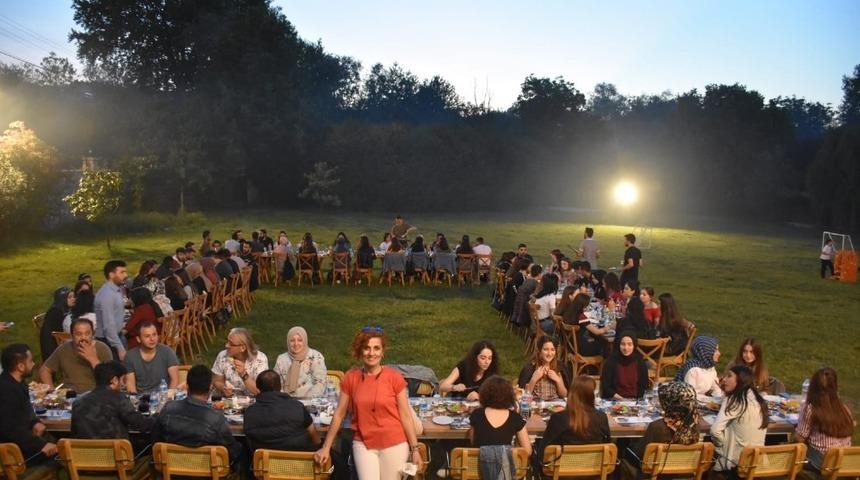 Yalova polisi &ouml;ğrencilerle, &rsquo;Birlik Sofrası&rsquo;nda buluştu