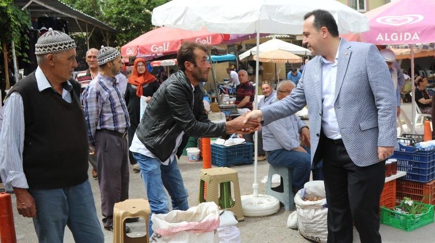 Başkan Dutlulu, k&ouml;y pazarında esnaf ve vatandaşla buluştu