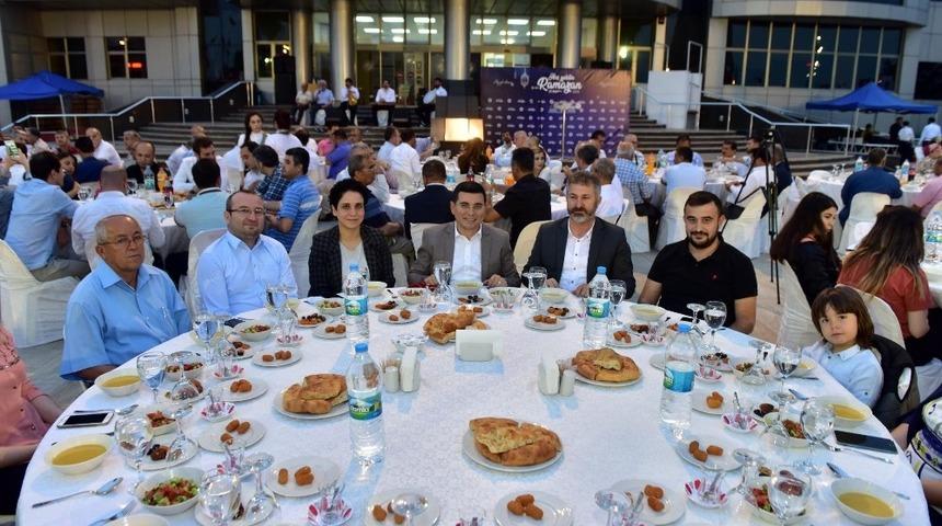 G&ouml;n&uuml;l sofraları T&uuml;t&uuml;nc&uuml; ile personelini buluşturdu