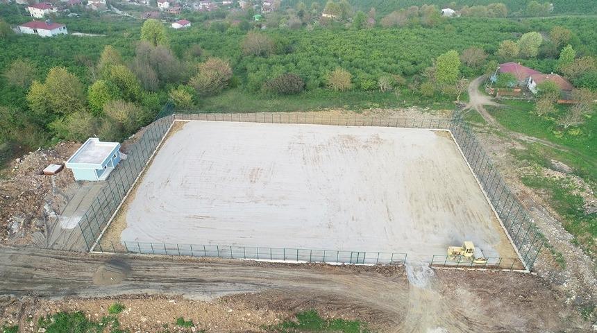 Kocaali futbol sahası &ccedil;alışmaları devam ediyor