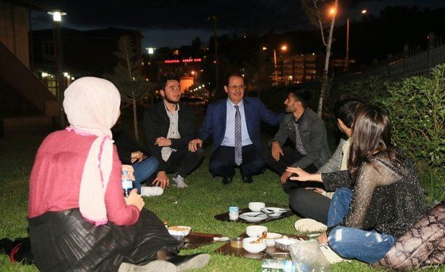 Bayburt Üniversitesi Geleneksel Öğrenci İftarı ‘Dünyanın Renklerini’ buluşturdu