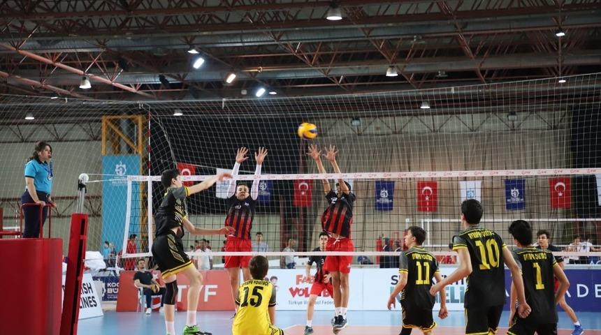 Voleybol Festivali&rsquo;nde saha k&uuml;&ccedil;&uuml;klerin