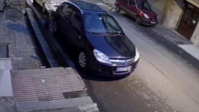 Fatih'te otomobillerden hırsızlık yapan şüpheli kamerada