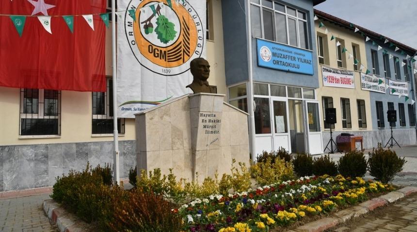 15 yılda bin 250 kurum bah&ccedil;esine 368 bin fidan diktiler