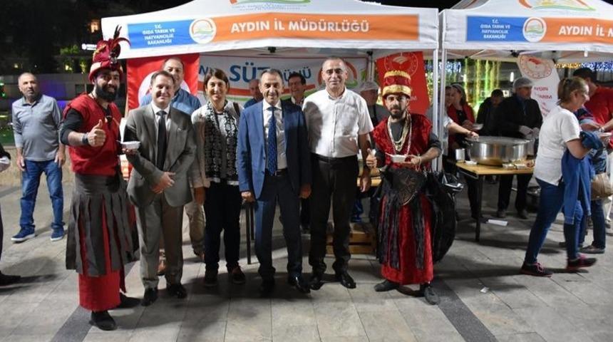 Aydın&rsquo;da D&uuml;nya S&uuml;t G&uuml;n&uuml;&rsquo;nde s&uuml;tla&ccedil; dağıtıldı