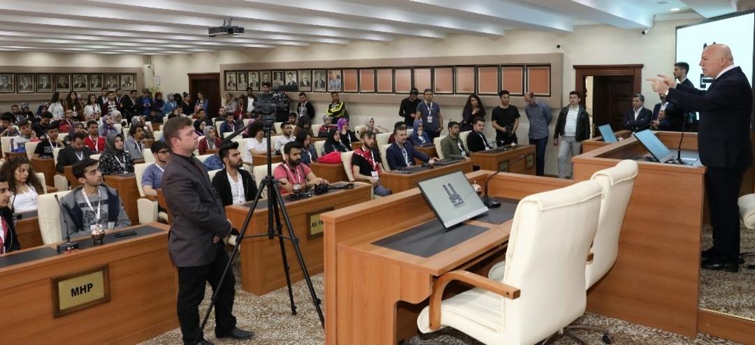 Başkan Sekmen, &ldquo;100. yıl gen&ccedil;leri&rdquo; ile buluştu