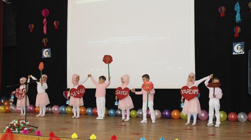 4-6 yaş Kuran kursu öğrencilerinin gösterisi ayakta alkışlandı