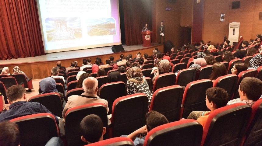 Ahlat&rsquo;ta &ldquo;M&uuml;zeler G&uuml;n&uuml;&rdquo; kutlandı
